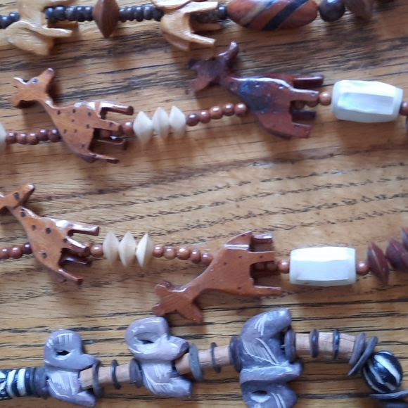 4 TRIBAL/AFRICAN CARVED WOOD & STONE NECKLACES - Picture 8 of 10